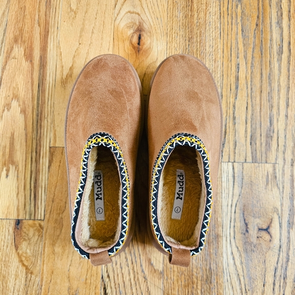 Mudd Size 7 Womens Tazz Style Slipper Boots Vegan Faux Fur Brown Tan Embroidered - Picture 3 of 5